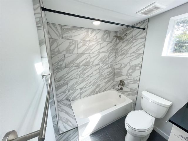 2105 Haskell ST B, Austin, TX 78702