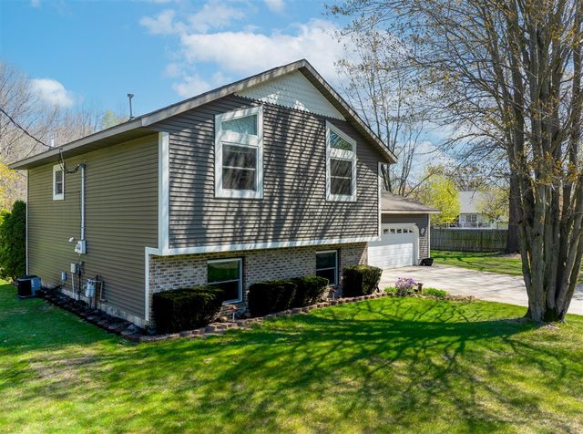 3382 Sunset Drive, Muskegon, MI 49444