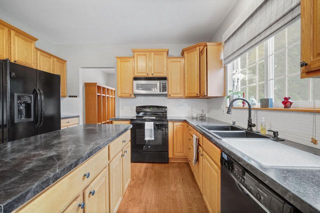 3835 Valley Creek DRIVE, Waukesha, WI 53189