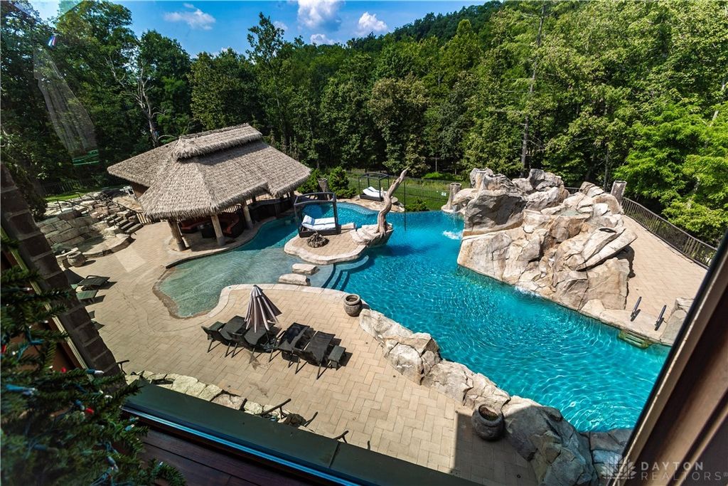 8234 Voltaire Court, Waynesville, OH 45068