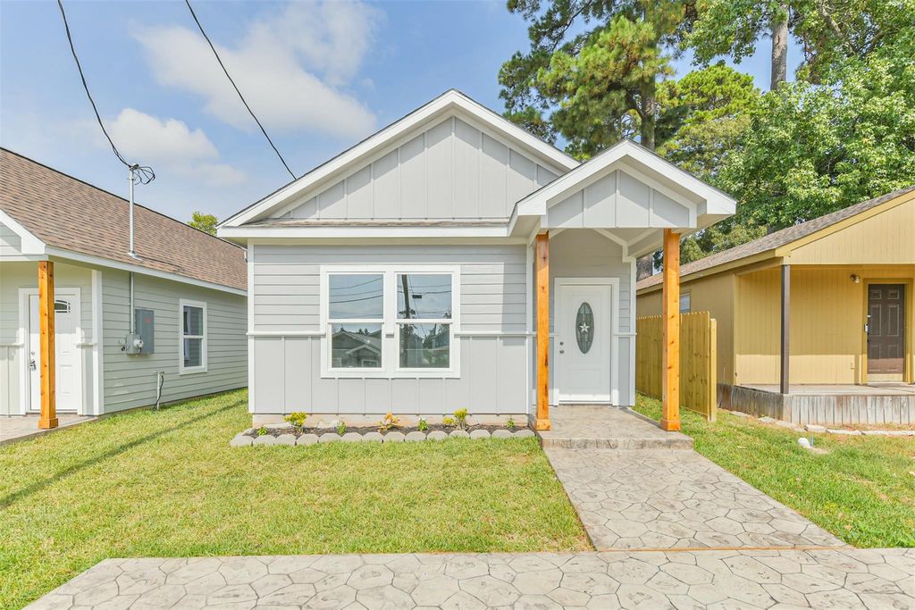 16918 W Forrestal, Montgomery, TX 77316