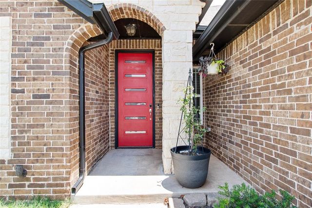 2228 Timber Crossing, Yukon, OK 73099