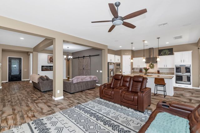 2605 W Desert Marigold Drive, Phoenix, AZ 85085