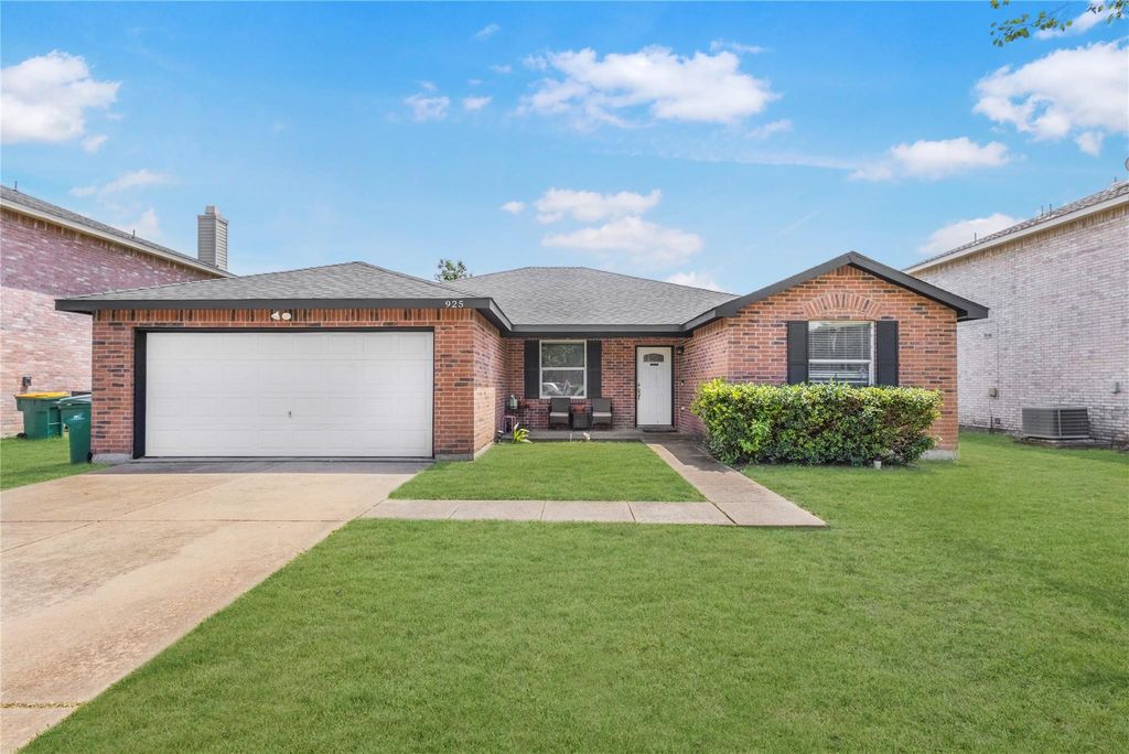 925 Brooks Drive, Cedar Hill, TX 75104 — exterior