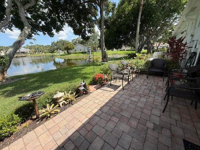 10884 LAKE FRONT Place, Boca Raton, FL 33498