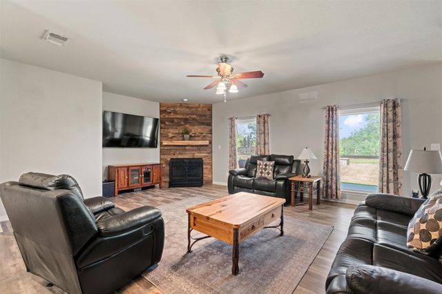 341 Richards DR, Buda, TX 78610