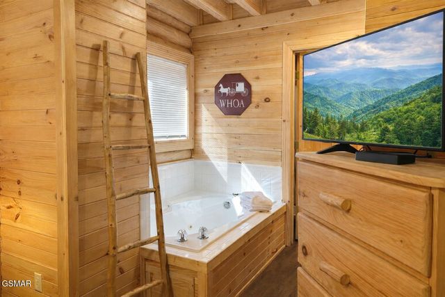 3221 Smoky Ridge Way, Sevierville, TN 37862