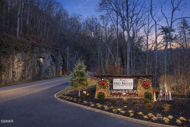 3221 Smoky Ridge Way, Sevierville, TN 37862
