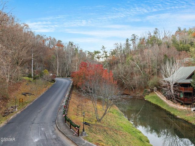 3221 Smoky Ridge Way, Sevierville, TN 37862