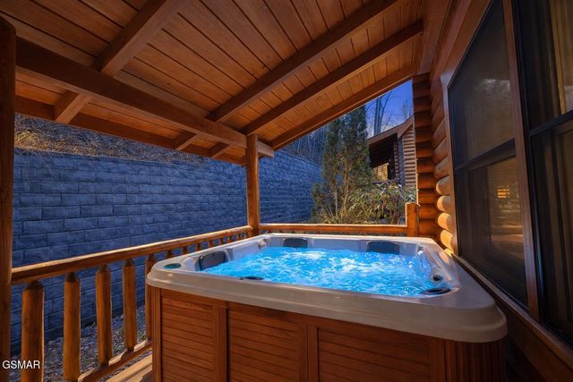 3221 Smoky Ridge Way, Sevierville, TN 37862