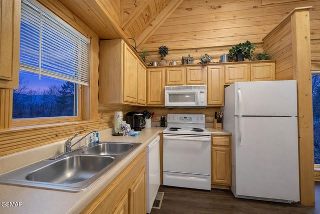 3221 Smoky Ridge Way, Sevierville, TN 37862