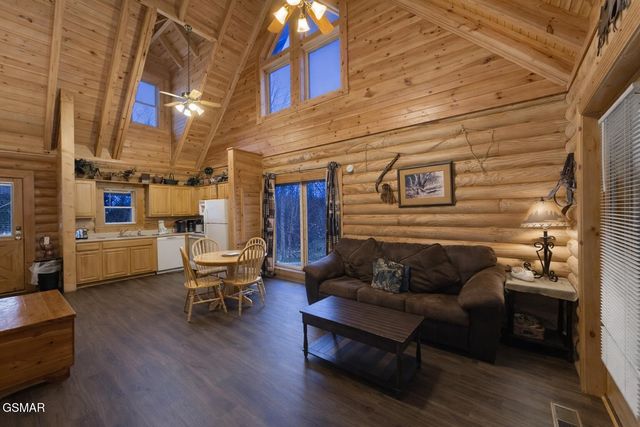 3221 Smoky Ridge Way, Sevierville, TN 37862