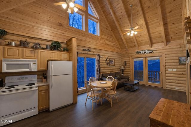 3221 Smoky Ridge Way, Sevierville, TN 37862