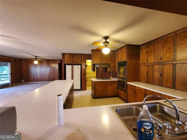 1116 CODY Road, Mount Airy, GA 30563