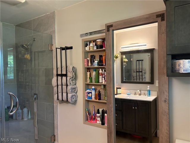 4424 N Lake Road, West Farmington, OH 44491