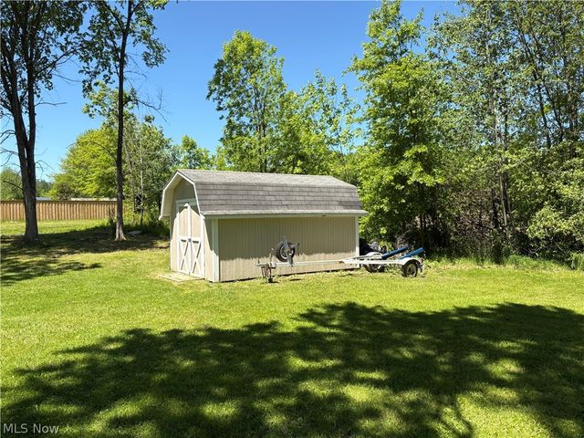 4424 N Lake Road, West Farmington, OH 44491
