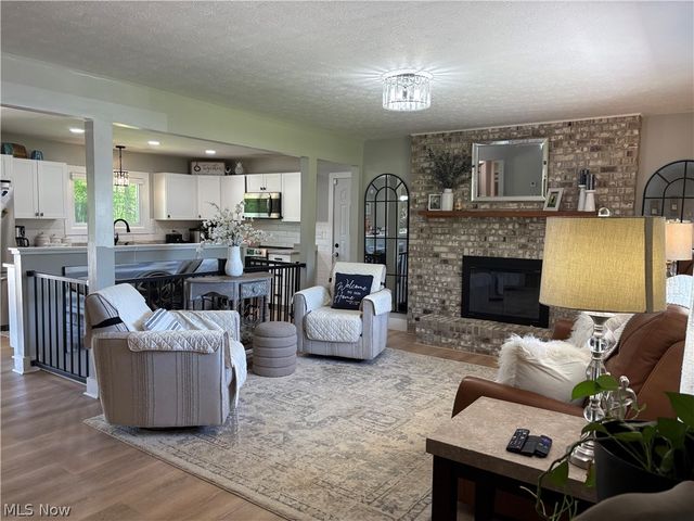 4424 N Lake Road, West Farmington, OH 44491