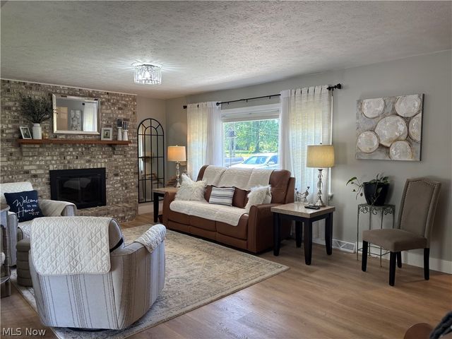 4424 N Lake Road, West Farmington, OH 44491