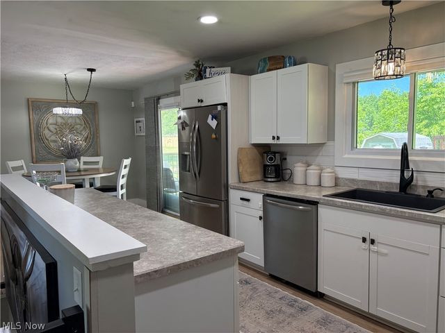 4424 N Lake Road, West Farmington, OH 44491