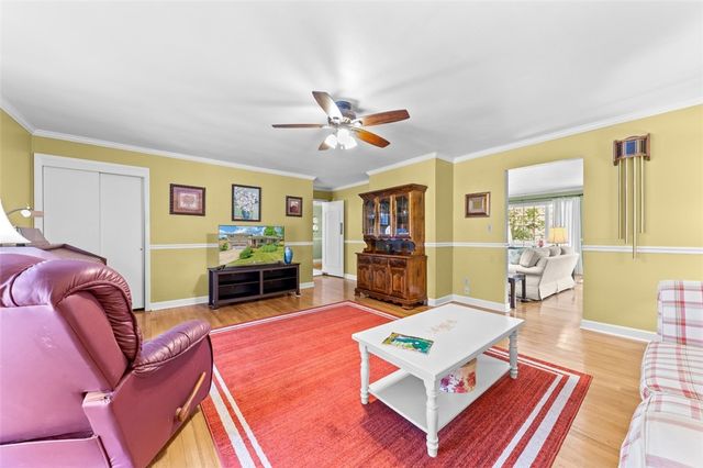 602 State Route 130, Level Green, PA 15085