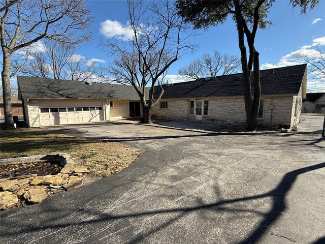 408 W Walnut Street, Decatur, TX 76234