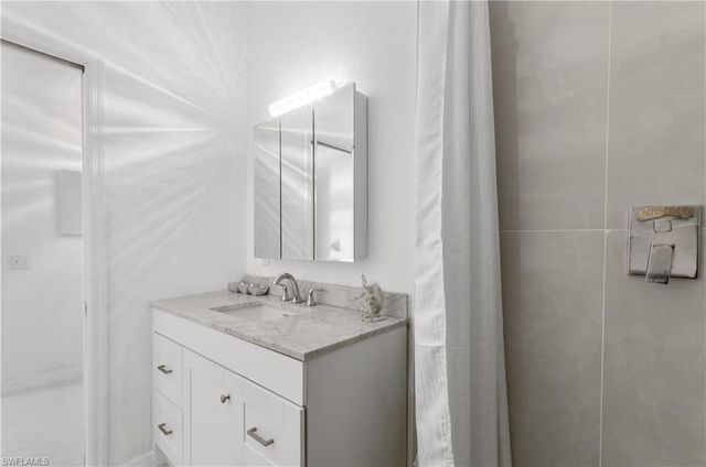 79 Emerald Woods DR J10, Naples, FL 34108