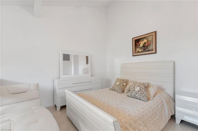 79 Emerald Woods DR J10, Naples, FL 34108