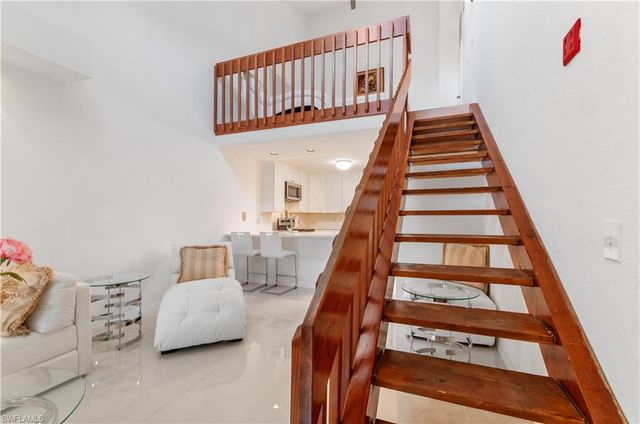 79 Emerald Woods DR J10, Naples, FL 34108