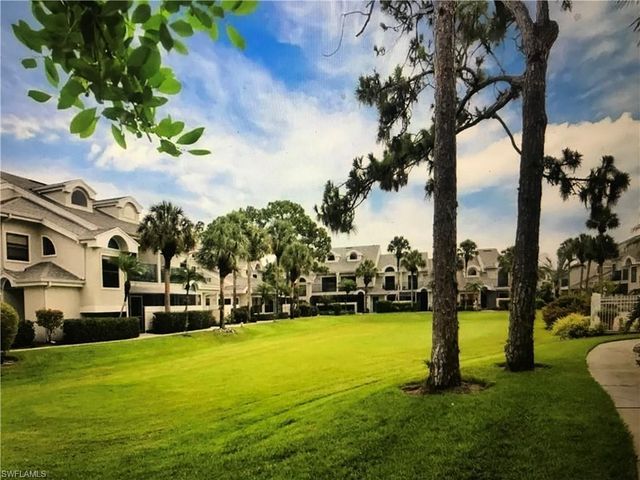 79 Emerald Woods DR J10, Naples, FL 34108