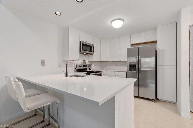 79 Emerald Woods DR J10, Naples, FL 34108