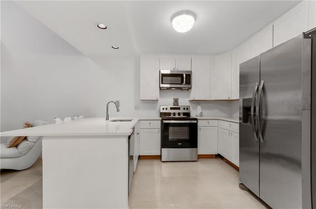 79 Emerald Woods DR J10, Naples, FL 34108