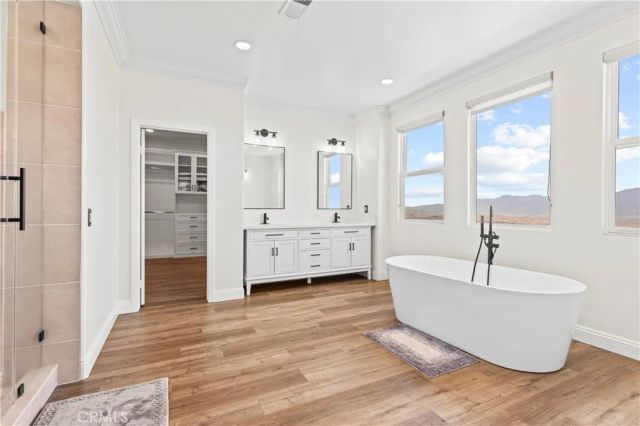18458 Lakepointe, Riverside, CA 92503