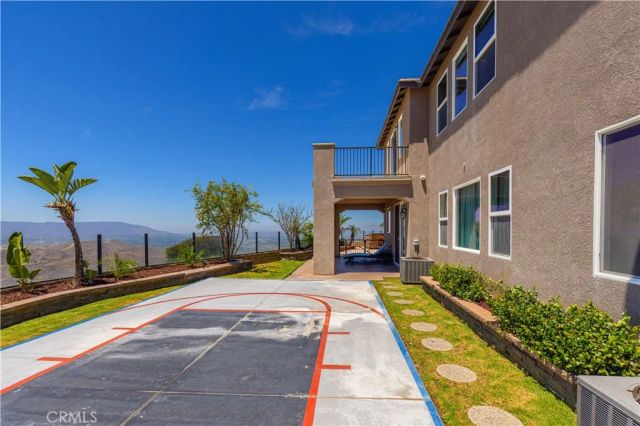 18458 Lakepointe, Riverside, CA 92503
