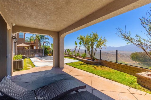 18458 Lakepointe, Riverside, CA 92503