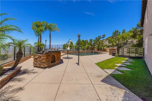 18458 Lakepointe, Riverside, CA 92503