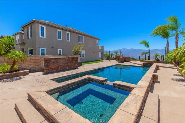 18458 Lakepointe, Riverside, CA 92503