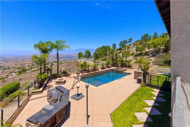 18458 Lakepointe, Riverside, CA 92503