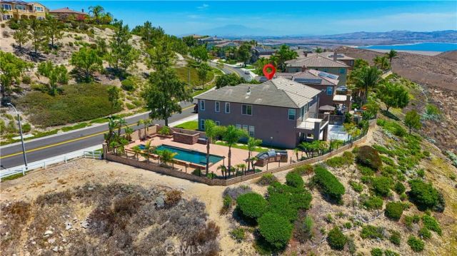 18458 Lakepointe, Riverside, CA 92503