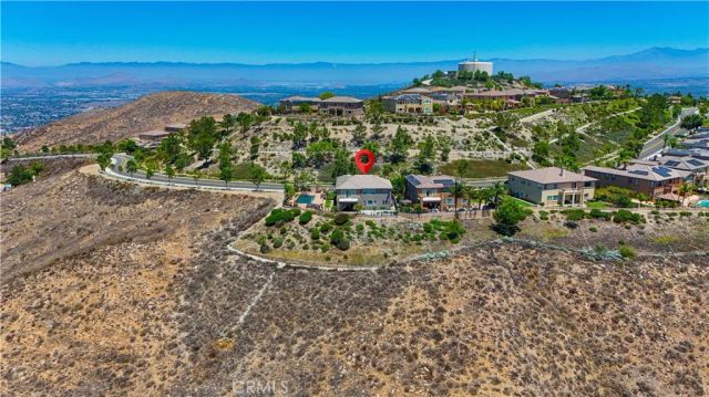 18458 Lakepointe, Riverside, CA 92503