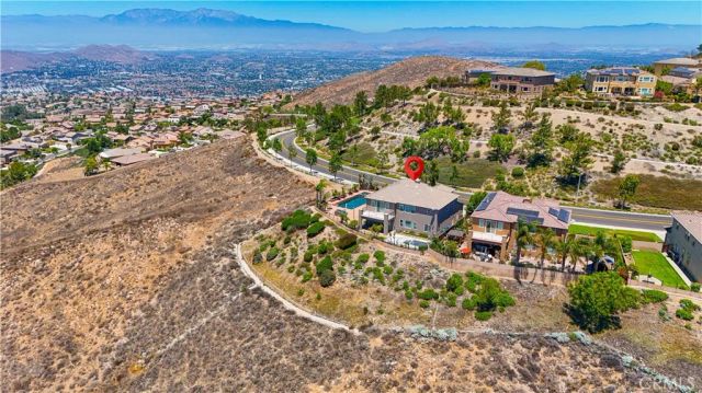 18458 Lakepointe, Riverside, CA 92503