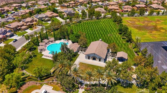 18458 Lakepointe, Riverside, CA 92503