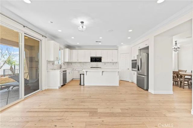 18458 Lakepointe, Riverside, CA 92503