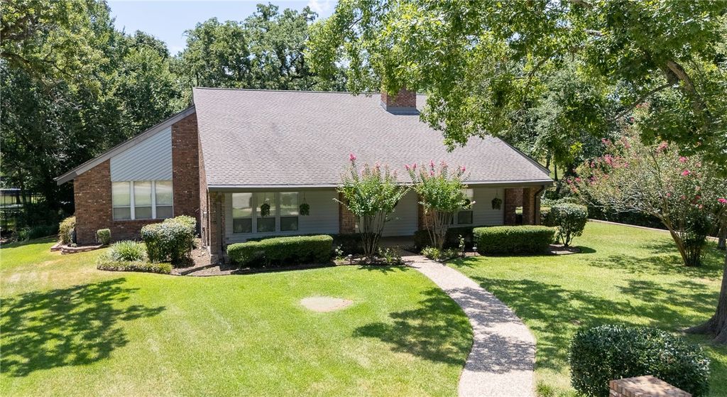 805 Copperas Drive, Caldwell, TX 77836 — photo 2