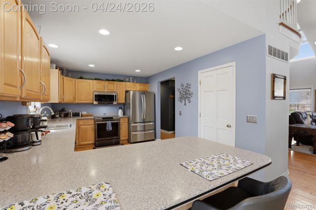 54638 Beacon Cove Circle, New Baltimore, MI 48047