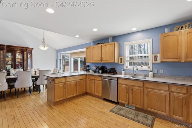 54638 Beacon Cove Circle, New Baltimore, MI 48047