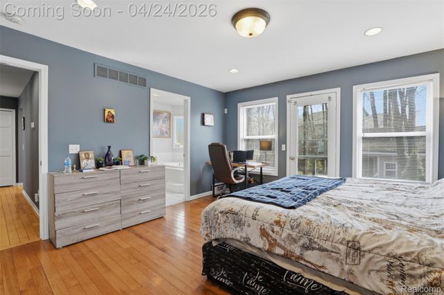 54638 Beacon Cove Circle, New Baltimore, MI 48047