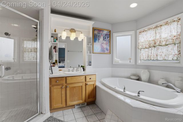 54638 Beacon Cove Circle, New Baltimore, MI 48047