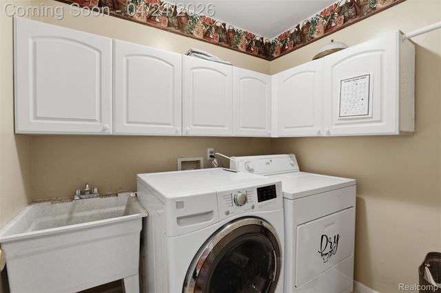 54638 Beacon Cove Circle, New Baltimore, MI 48047