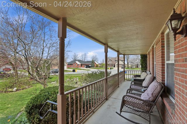 54638 Beacon Cove Circle, New Baltimore, MI 48047