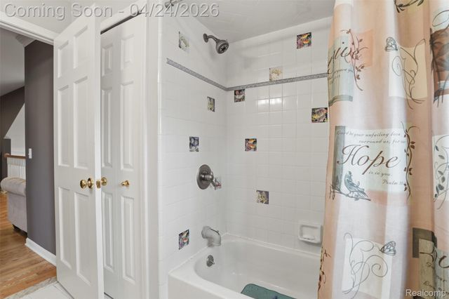 54638 Beacon Cove Circle, New Baltimore, MI 48047